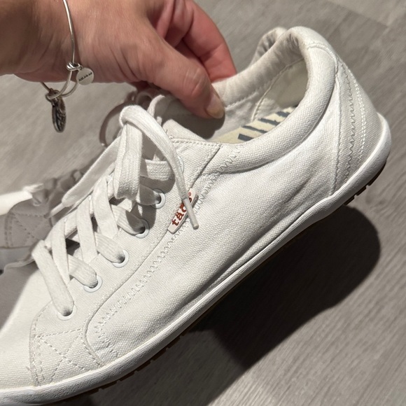 Taos Footwear Off-White Canvas Lace-Ups - Picture 3 of 6